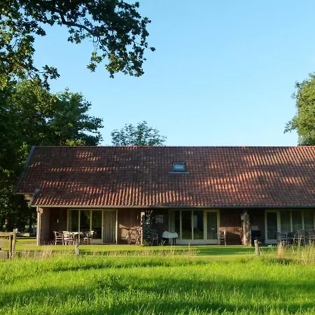 בית נופש Peaceful With Roofed Terrace